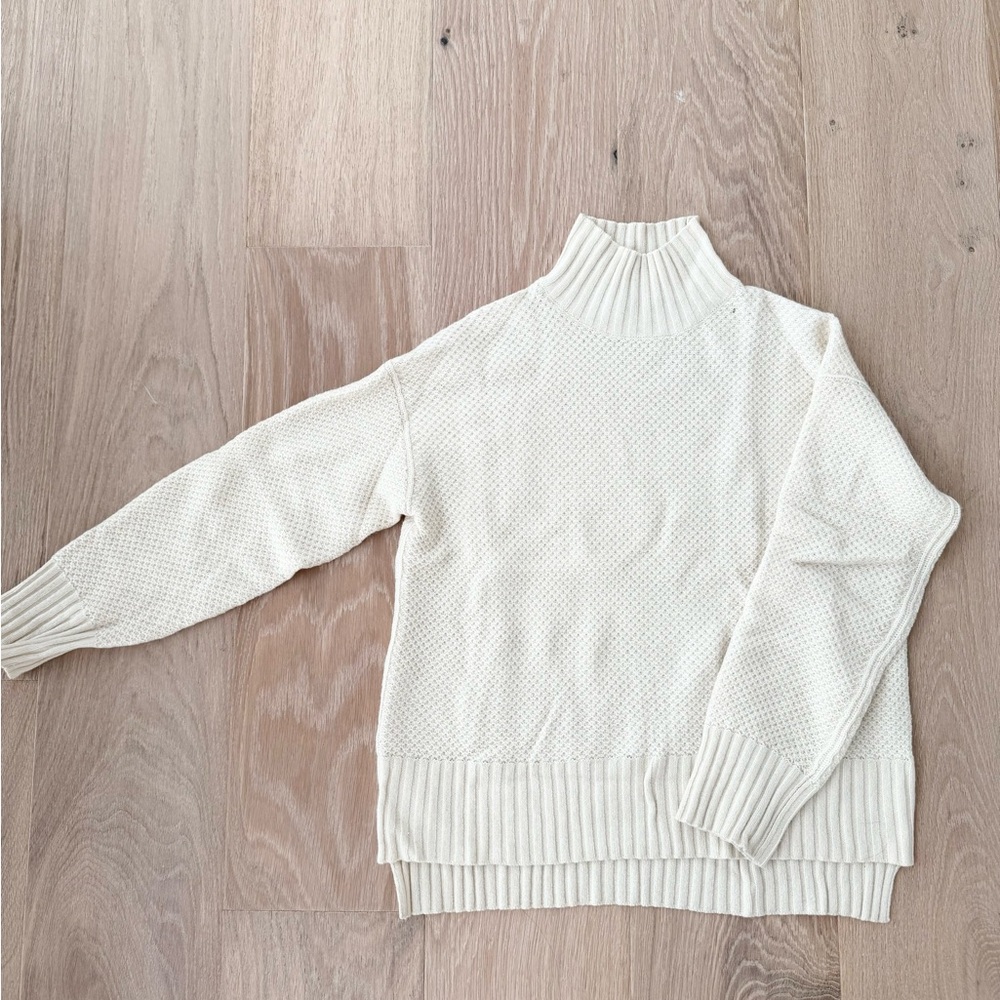 Everlane Off-White Stroopwafel Cashmere Turtleneck Sweater